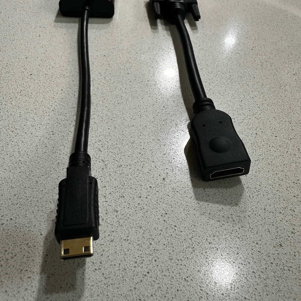 StarTech.com Mini HDMI to VGA Adapter, set of 2 PC cable adapters.